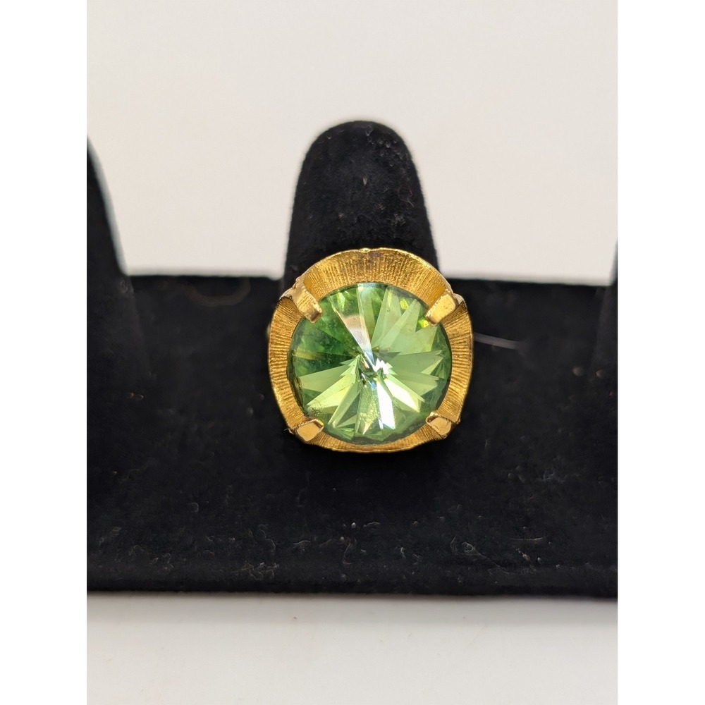 Vintage Glowing Green Rivoli Crystal Cocktail Ring Gold Tone Adjustable Band